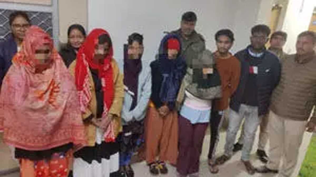 दिल्ली : पुलिस ने सात बांग्लादेशी नागरिकों को पकड़कर किया डिपोर्ट, अवैध प्रवासियों के खिलाफ कार्रवाई जारी